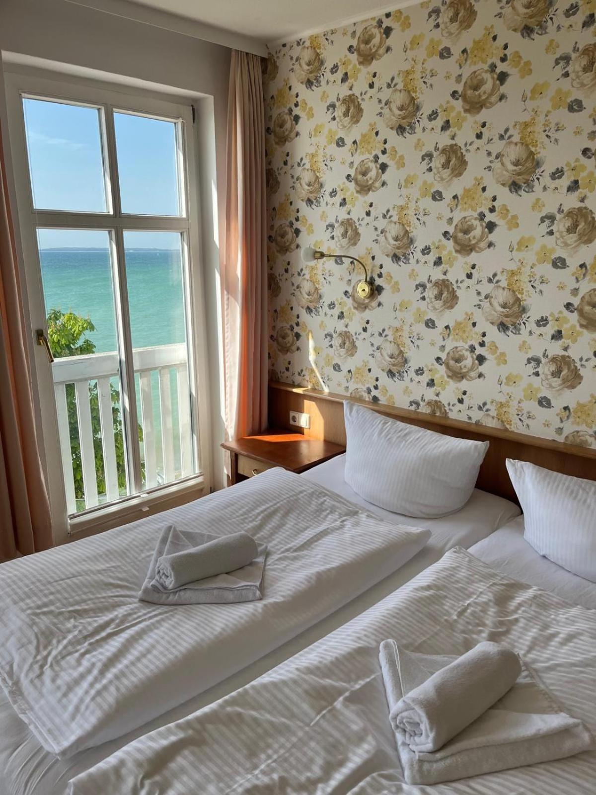 Faehrblick - Pension Direkt Am Wasser Sassnitz Buitenkant foto